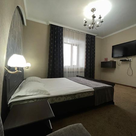 Vip Mini Hotel 塞米伊 外观 照片
