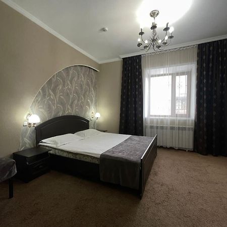 Vip Mini Hotel 塞米伊 外观 照片