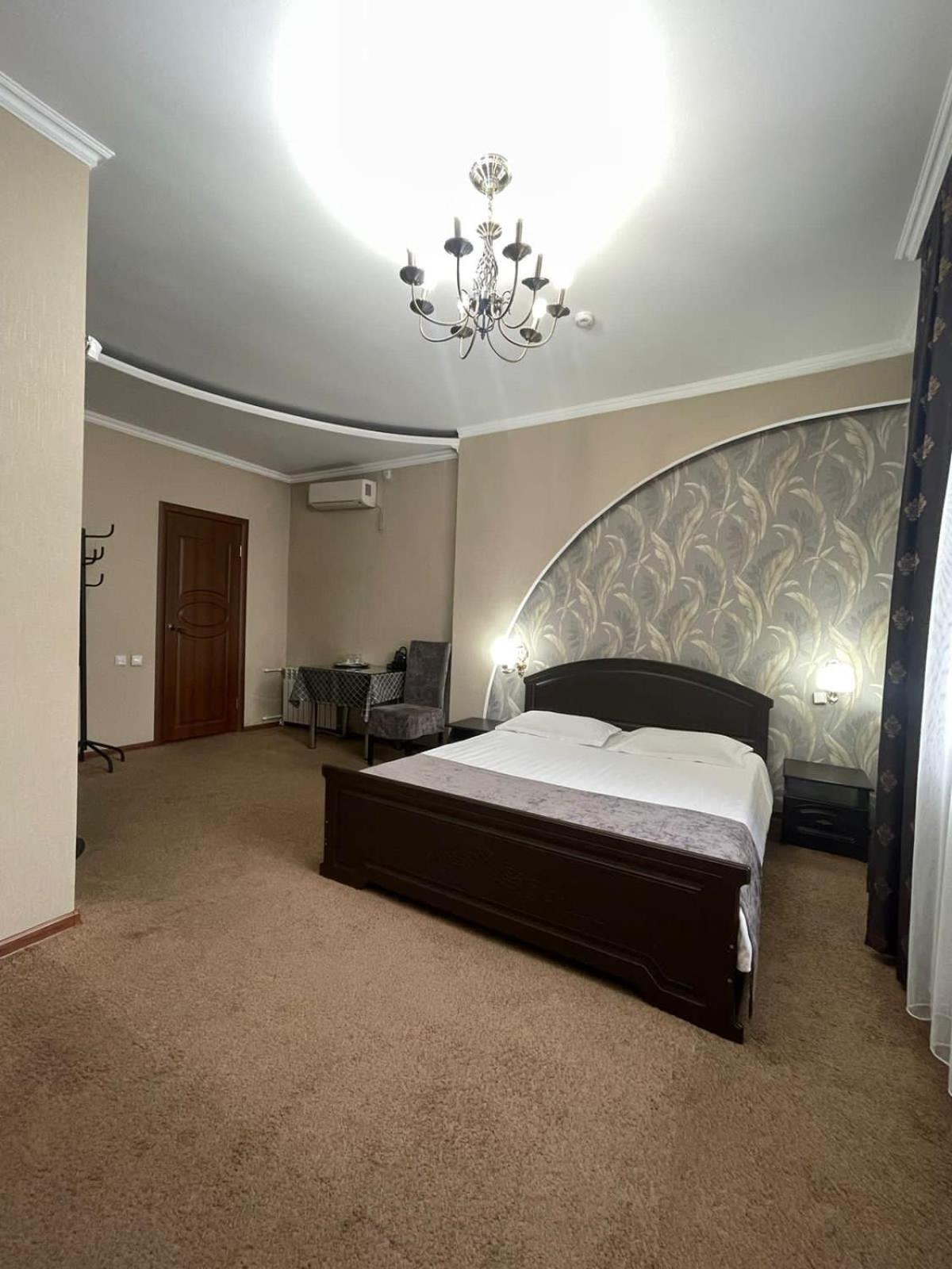 Vip Mini Hotel 塞米伊 外观 照片