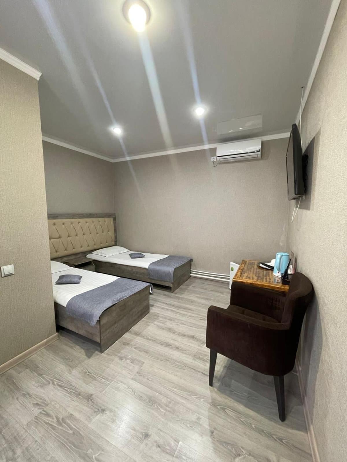Vip Mini Hotel 塞米伊 外观 照片