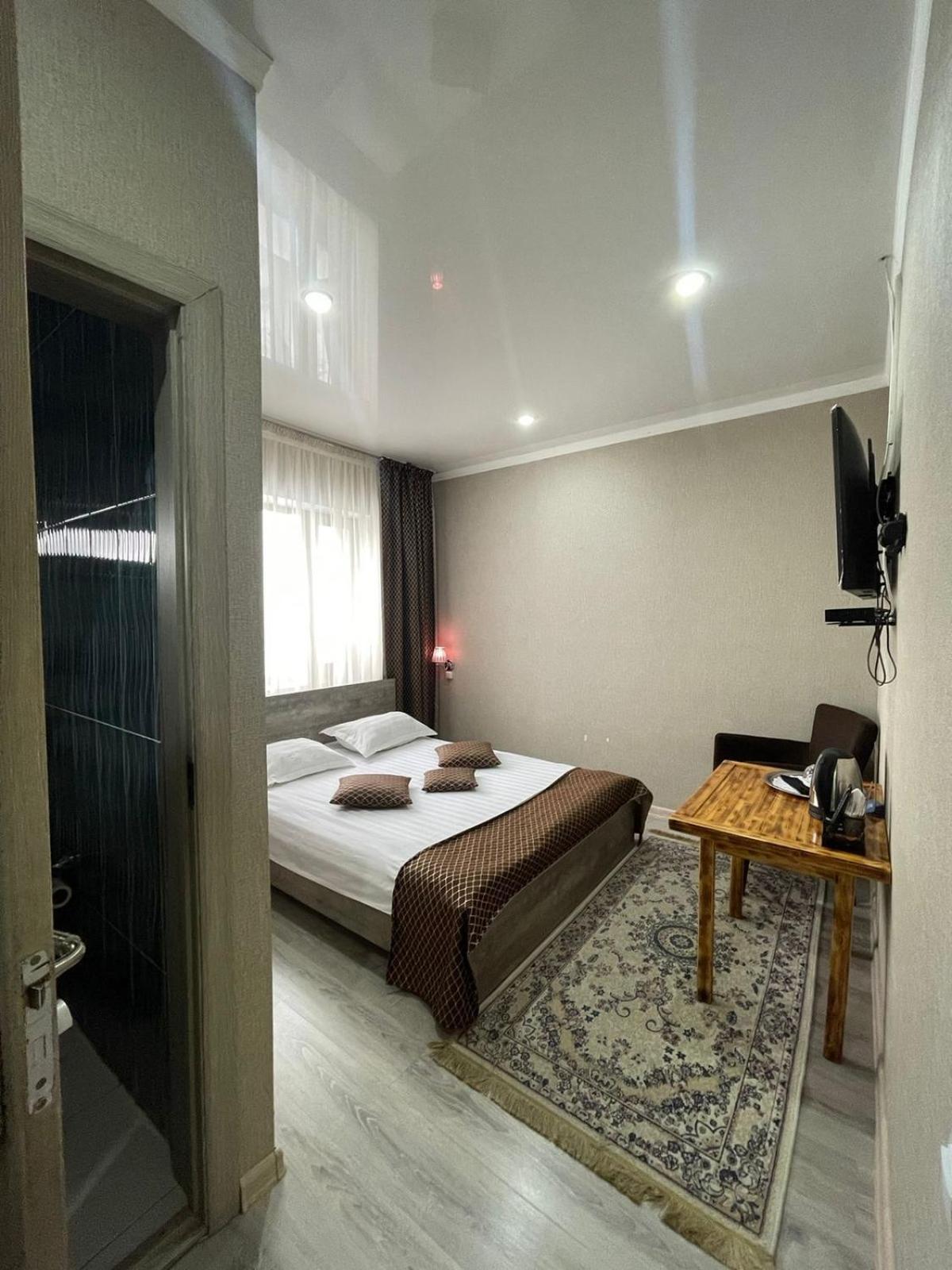 Vip Mini Hotel 塞米伊 外观 照片
