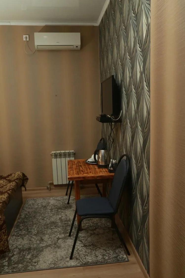 Vip Mini Hotel 塞米伊 外观 照片