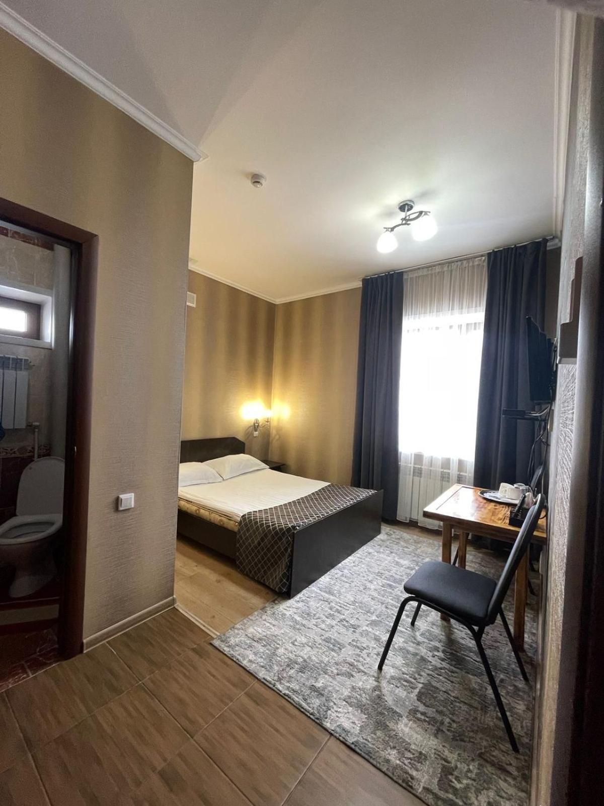 Vip Mini Hotel 塞米伊 外观 照片