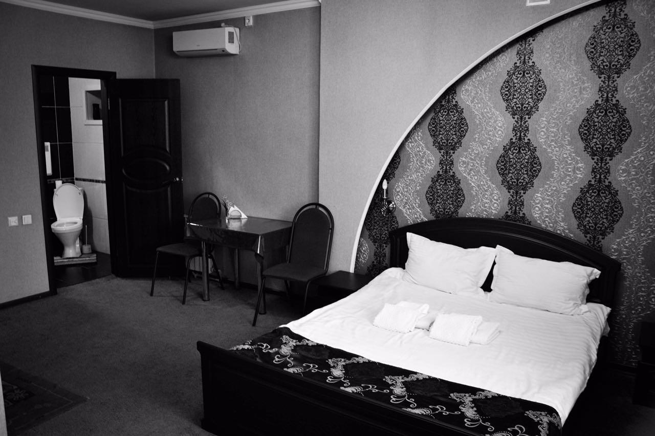 Vip Mini Hotel 塞米伊 外观 照片