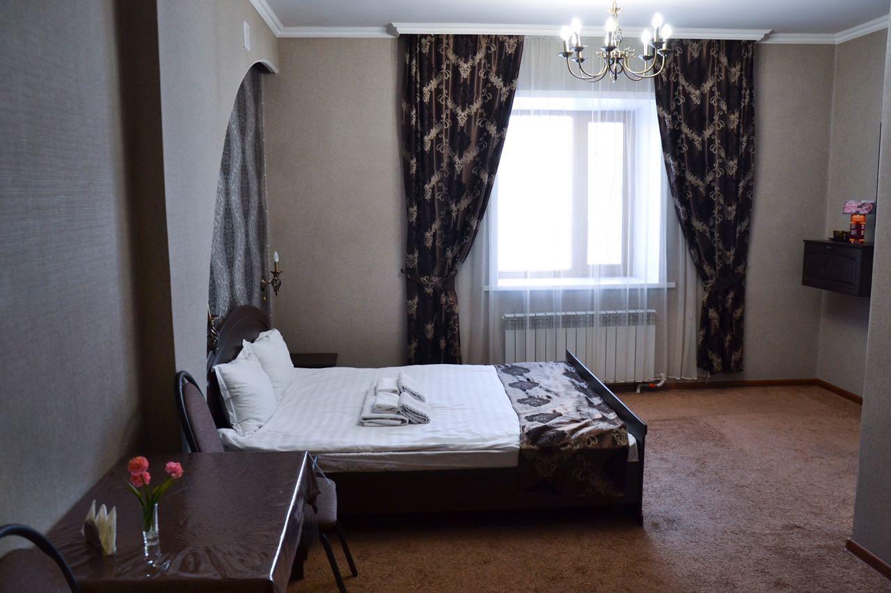 Vip Mini Hotel 塞米伊 外观 照片